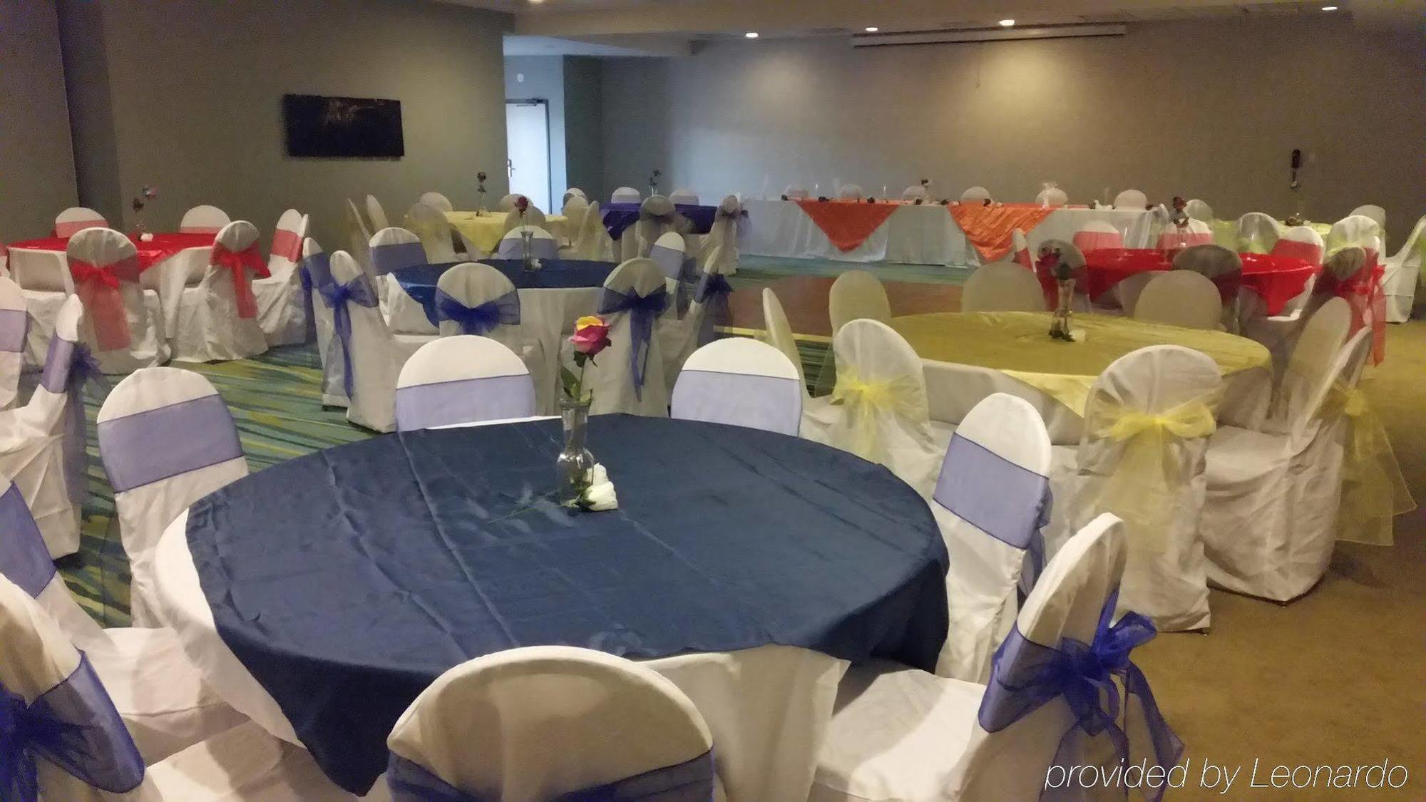 Holiday Inn North Финикс Екстериор снимка